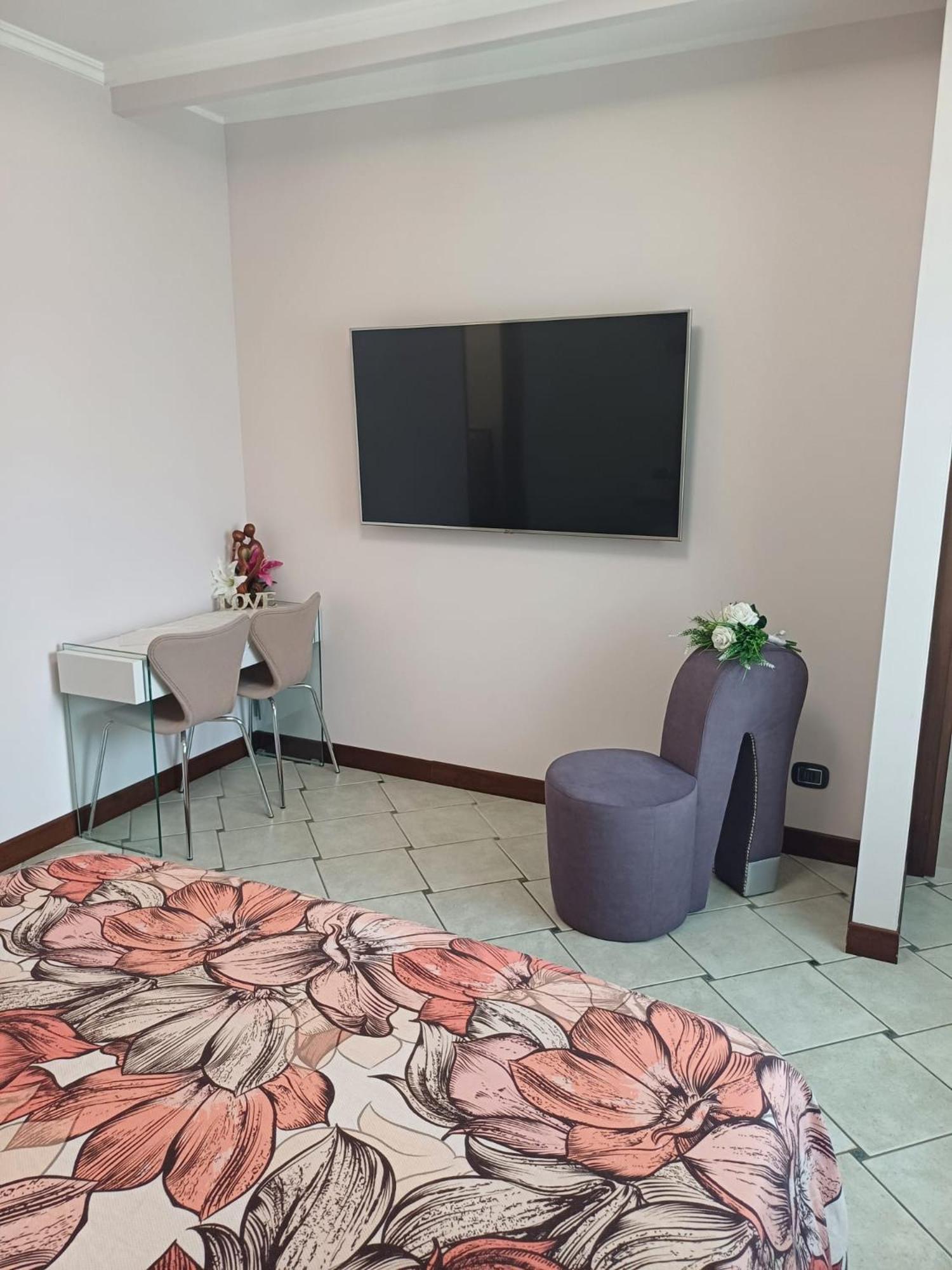 Maryhouse - Ingresso Indipendente Hotell Venegono Superiore Eksteriør bilde