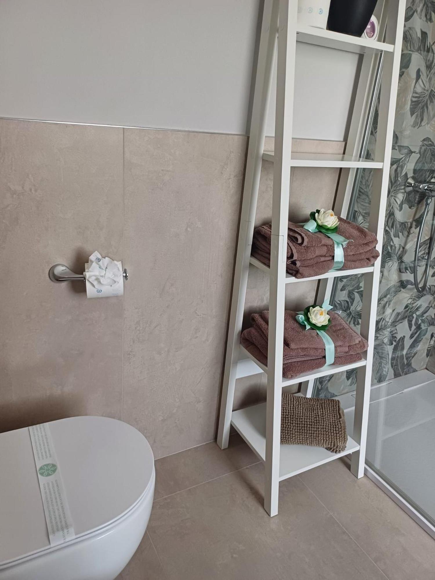 Maryhouse - Ingresso Indipendente Hotell Venegono Superiore Eksteriør bilde